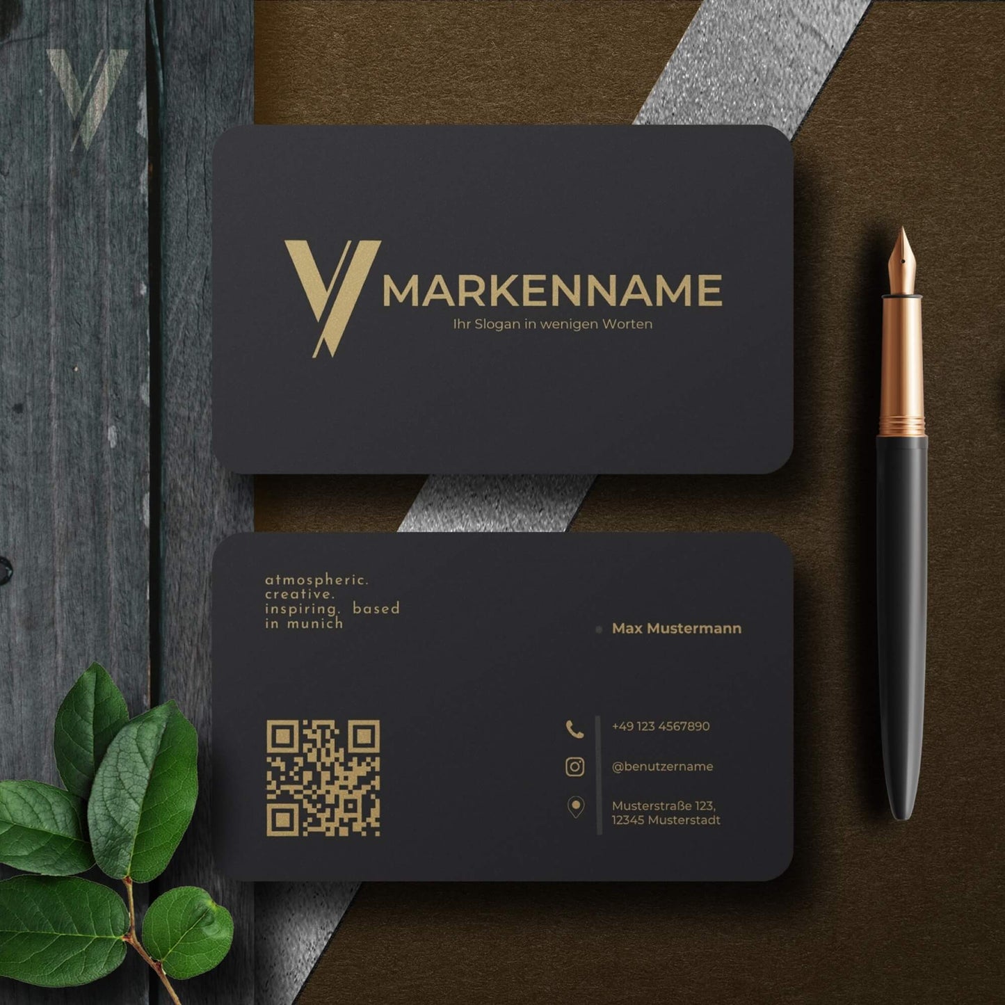 Luxuriöse Visitenkarten Vorlage in Schwarz & Gold mit Vorder- und Rückseite, Logo, QR-Code und klar strukturiertem Layout als bearbeitbare Canva-Vorlage – Louvion.de