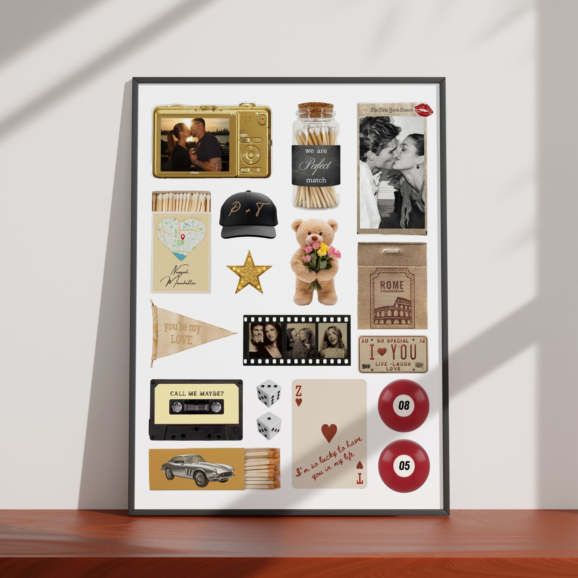 Personalisiertes Matchbook-Poster mit Paarfotos, Illustrationen und Retro-Elementen als individuelle Wanddeko.