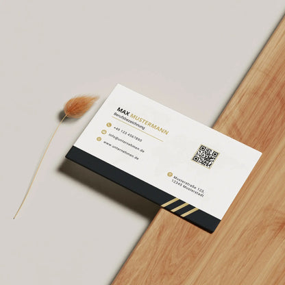Moderne Visitenkarten Vorlage in Schwarz Gold mit QR-Code, Kontaktdaten und klarer Struktur für Unternehmen – Louvion.de