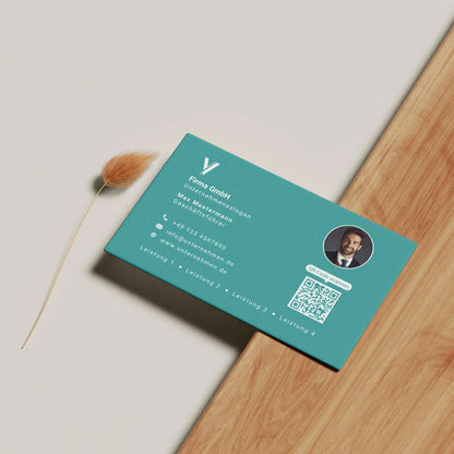 Moderne Visitenkarten Vorlage mit QR-Code, Profilbild und Kontaktdaten in Türkis für Canva – Louvion.de