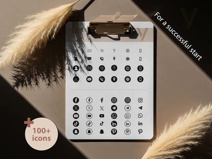 Über 100 professionelle Bewerbungs-Icons für Social Media, Kontaktdaten und Hobbys auf einem Klemmbrett als kreative Ergänzung zur individuellen Gestaltung der Lebenslauf-Vorlage.
