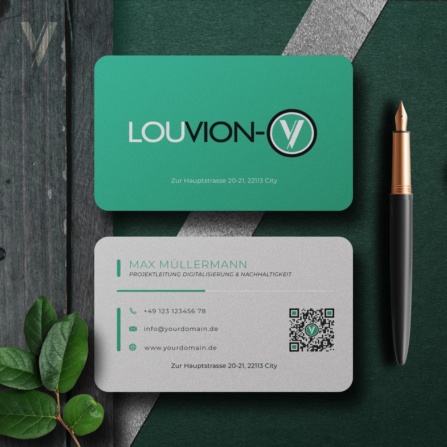 Modernes Visitenkarten Canva Template für Business Branding mit QR-Code Mockup in Grün und Grau zum DIY Download.
