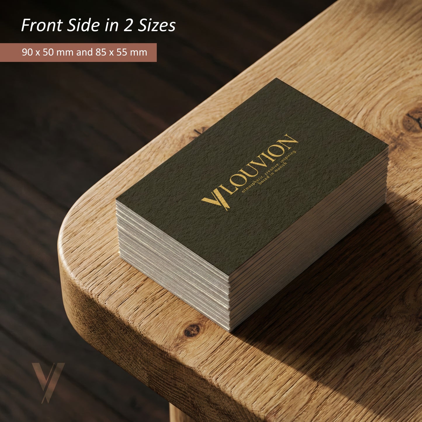 Visitenkarten DIY Branding Kit Canva Vorlage in zwei Größen als Business Design Mockup auf einem Holztisch präsentiert.