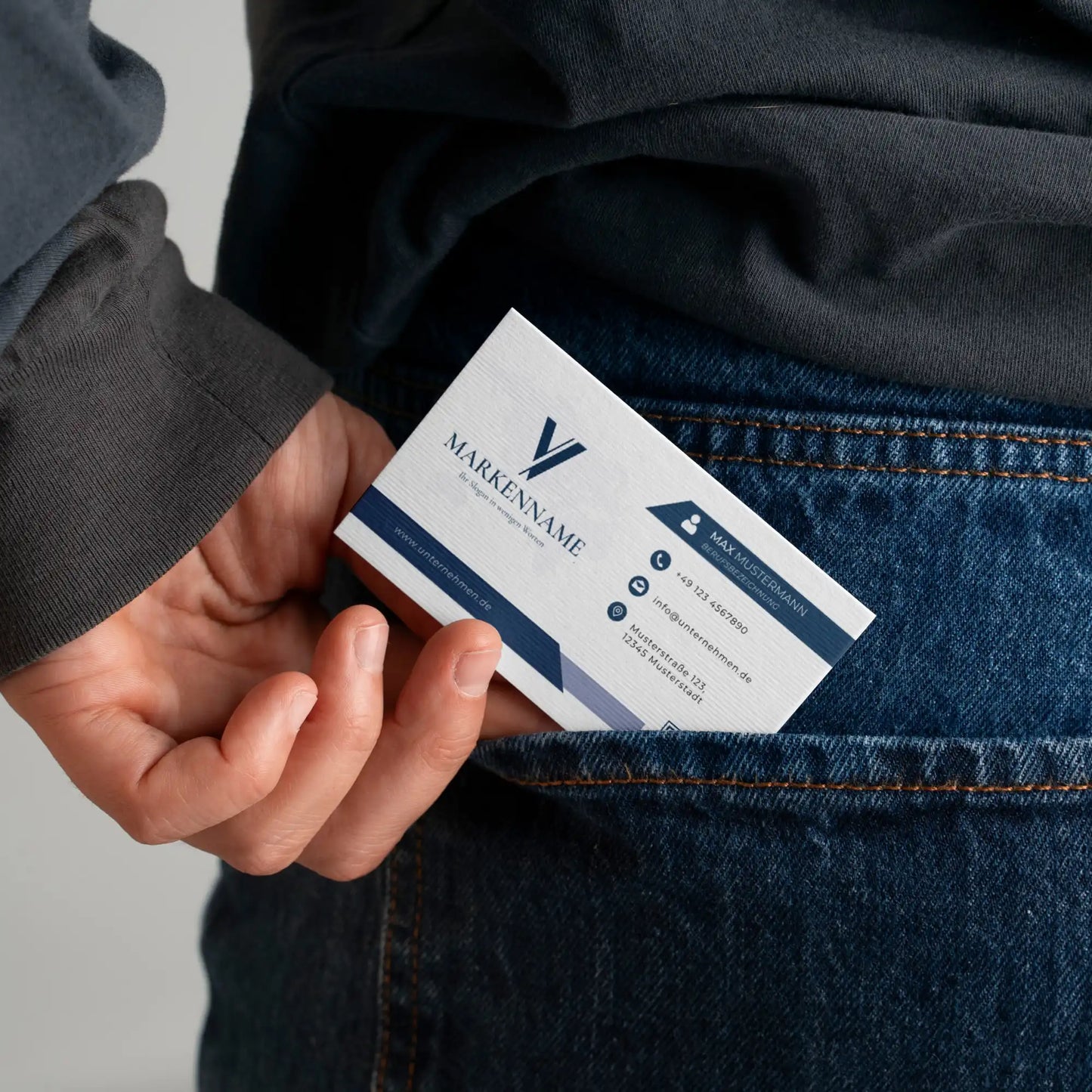 Visitenkarten Vorlage im Taschenformat mit modernem Design, QR-Code, Logo und zwei Formaten für Europa und USA/Kanada, Louvion.de