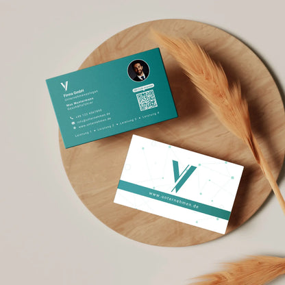 Visitenkarten Vorlage mit geometrischem Design in Türkis und Weiß inklusive Vorder- und Rückseite – Louvion.de